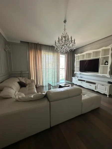 Tirane, jepet me qera apartament 2+1 Kati 8, 148 m² 2.000 € (AMBASADOR 3)