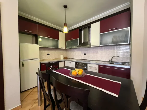 Tirane, jepet me qera apartament 2+1+Ballkon Kati 4, 85 m² 700 € (Sheshi Willson)Agjensi Imobiliare