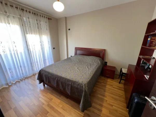 Tirane, jepet me qera apartament 2+1+Ballkon Kati 4, 85 m² 700 € (Sheshi Willson)Agjensi Imobiliare