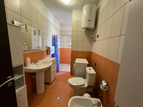 Tirane, jepet me qera apartament 2+1+Ballkon Kati 4, 85 m² 700 € (Sheshi Willson)Agjensi Imobiliare