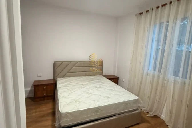 Tirane, jepet me qera apartament 2+1 Kati 1, 90 m² 380 € (Shkoze)