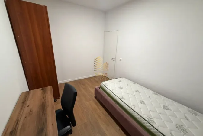 Tirane, jepet me qera apartament 2+1 Kati 1, 90 m² 380 € (Shkoze)