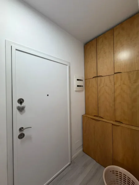 Tirane, jepet me qera apartament 1+1 Kati 4, 72 m² 800 € (KOMPLEKSI ARLIS, FARMACIA 10)