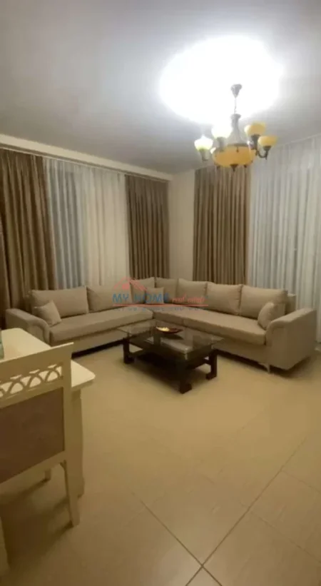 Tirane, jepet me qera apartament 2+1+Ballkon Kati 4, 120 m² 600 € (Bulevardi i Ri)