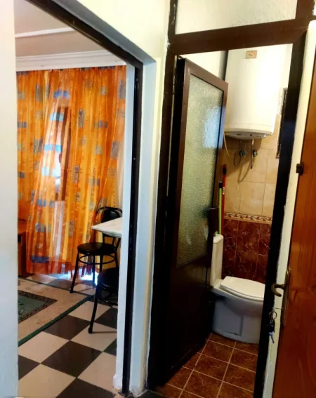 Tirane, jepet me qera garsonier Kati 1, 32 m² 290 € (9-kateshet te Hotel Stela)
