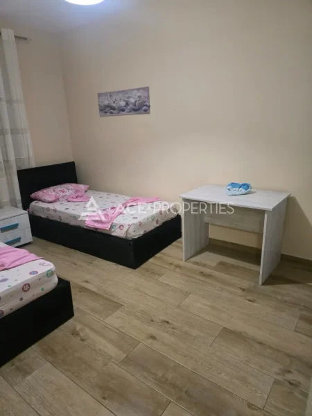 Durres, jepet me qera apartament 2+1 Kati 3, 530 € (Bashkia Durres)