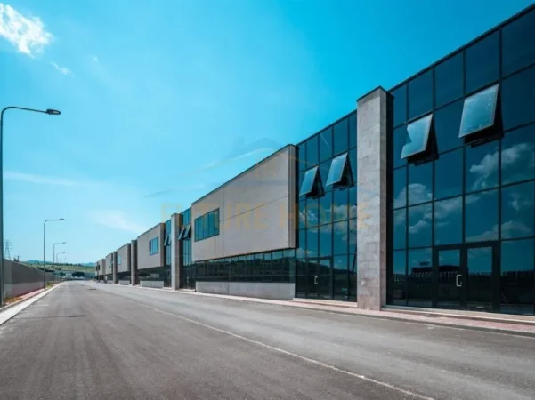 Tirane, shitet magazine Kati 0, 895 m² 1.500.000 € (autosdrada tirana durres)