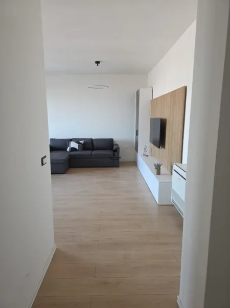 Tirane, jepet me qera apartament 2+1 Kati 8, 88 m² 700 € (JORDAN MISJA)