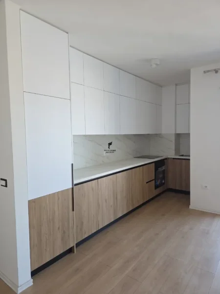 Tirane, jepet me qera apartament 2+1 Kati 8, 88 m² 700 € (JORDAN MISJA)