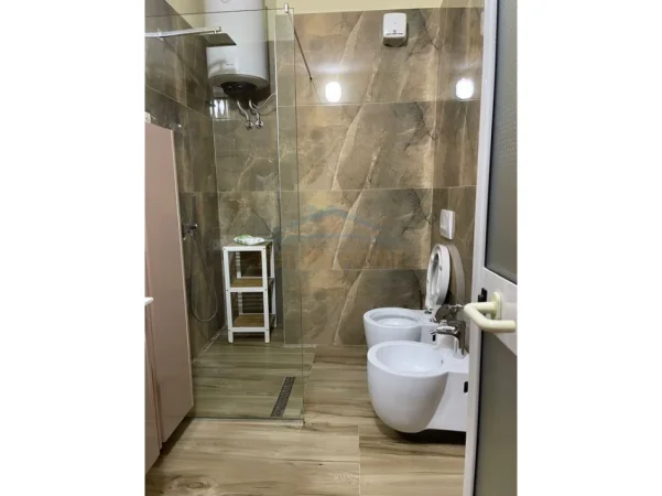 Tirane, jepet me qera apartament 2+1 Kati 3, 131 m² (Bulevardi Gjergj Fishta)