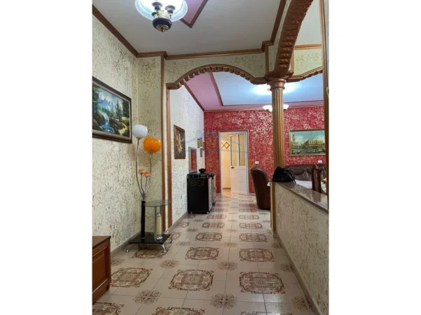 Tirane, jepet me qera apartament 2+1 Kati 3, 131 m² (Bulevardi Gjergj Fishta)