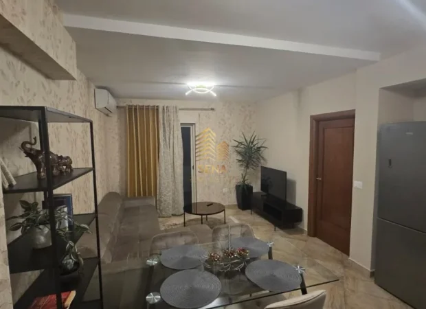 Tirane, jepet me qera apartament 1+1+Ballkon Kati 7, 75 m² 650 € (Rruga e Barrikadave)