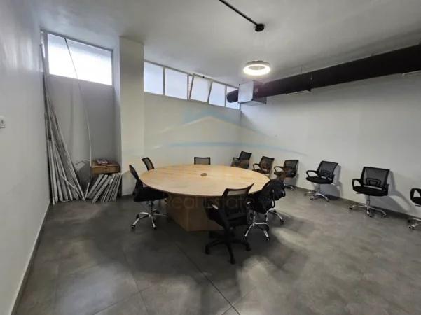 Tirane, jepet me qera zyre Kati 1, 750 m² 7.500 € (unaza e re)