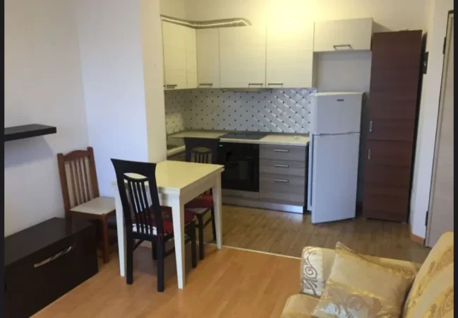 Tirane, jepet me qera apartament 1+1 Kati 6, 60 m² 600 € (XHAMLLIKU)