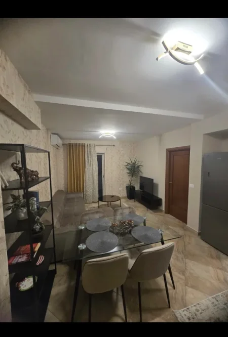 Tirane, jepet me qera apartament 1+1 Kati 7, 75 m² 650 € (Rruga e Barriladave)