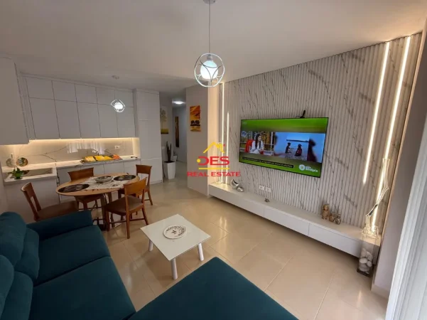 Vlore, jepet me qera apartament 2+1+Ballkon Kati 7, 90 m² 650 € (Rruga Gjergj Kastrioti)