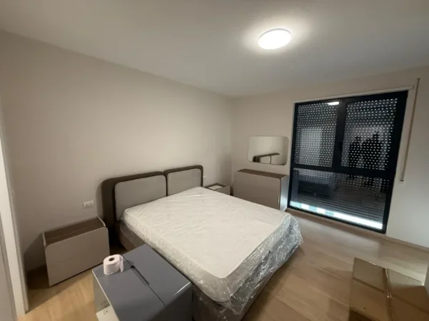 Tirane, jepet me qera apartament 2+1 Kati 5, 750 € (CASA ITALIA)