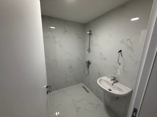 Tirane, jepet me qera apartament 2+1 Kati 5, 750 € (CASA ITALIA)