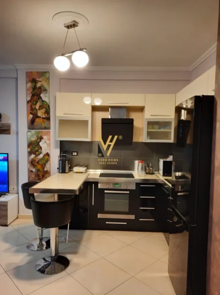 Tirane, jepet me qera apartament 1+1+Ballkon Kati 7, 57 m² 520 € (KODRA E DIELLIT)