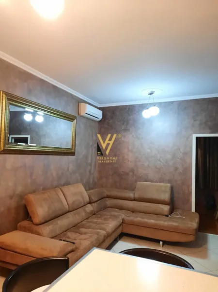 Tirane, jepet me qera apartament 1+1+Ballkon Kati 7, 57 m² 520 € (KODRA E DIELLIT)