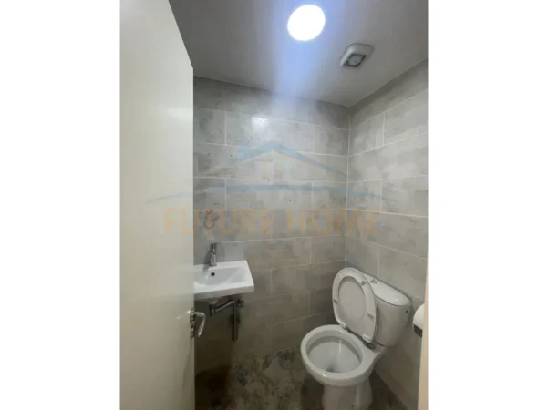 Tirane, jepet me qera zyre Kati 3, 58 m² 700 € (Sami Frasheri)