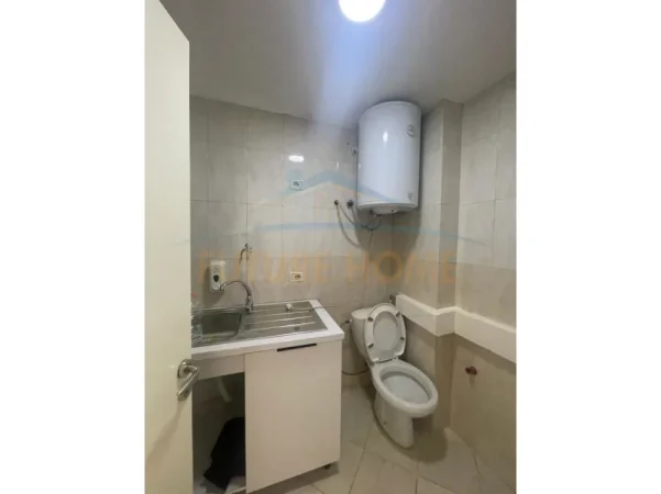 Tirane, jepet me qera zyre Kati 3, 58 m² 700 € (Sami Frasheri)