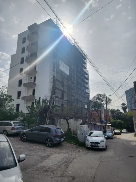 Tirane, shitet apartament 2+1+Aneks+Ballkon Kati 1, 100 m² 