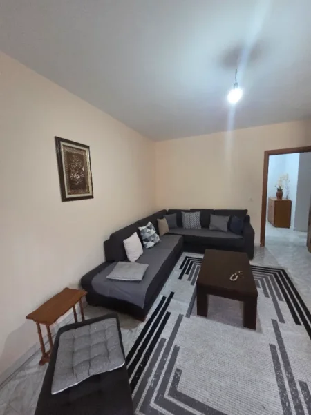 Tirane, jepet me qera apartament 3+1+Aneks+Ballkon Kati 2, 1 m² 600 €