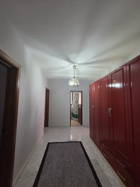 Tirane, jepet me qera apartament 3+1+Aneks+Ballkon Kati 2, 1 m² 600 €