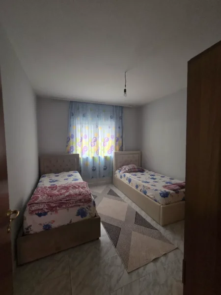 Tirane, jepet me qera apartament 3+1+Aneks+Ballkon Kati 2, 1 m² 600 €