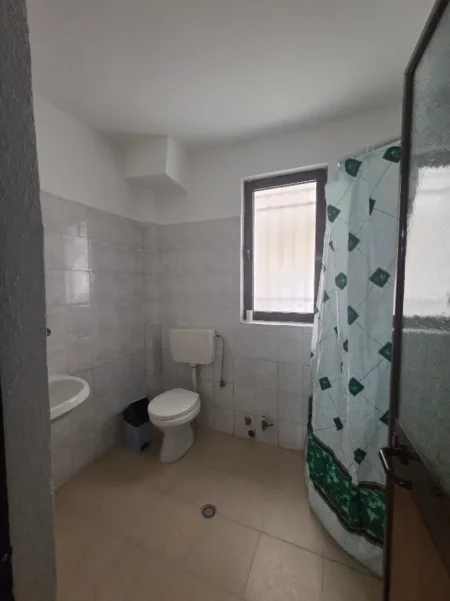 Tirane, jepet me qera apartament 3+1+Aneks+Ballkon Kati 2, 1 m² 600 €