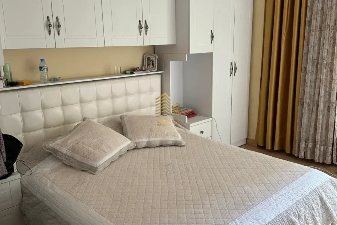 Tirane, jepet me qera apartament 2+1+Ballkon Kati 5, 75 m² 450 € (Fresk)