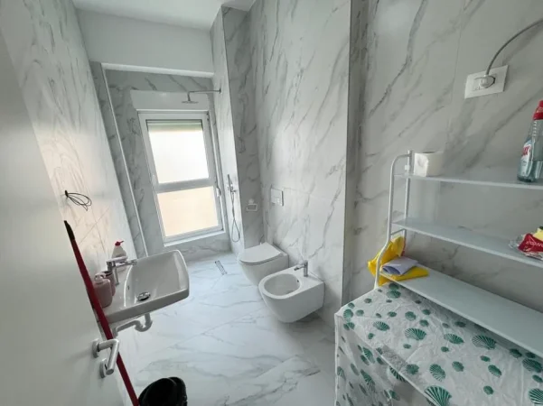 Tirane, jepet me qera apartament 1+1 Kati 5, (Ali Demi)