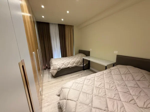 Tirane, jepet me qera apartament 2+1+Ballkon Kati 6, 95 m² 750 € (KLANI)