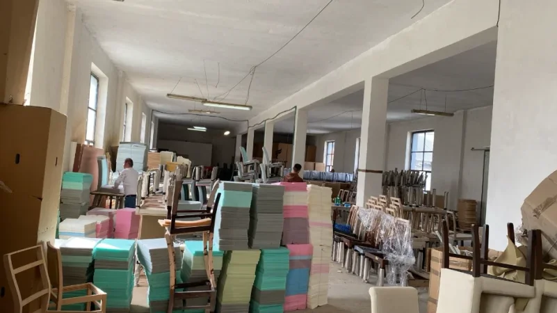 Tirane, jepet me qera magazine Kati 1, 540 m² 5.400 € (YZBERISHT)