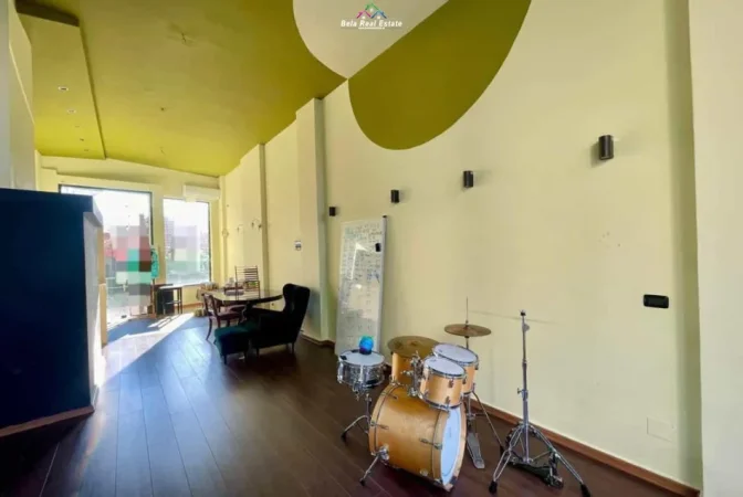 Tirane, jepet me qera dyqan Kati 0, 75 m² 800 € (Rruga Pjeter Budi)