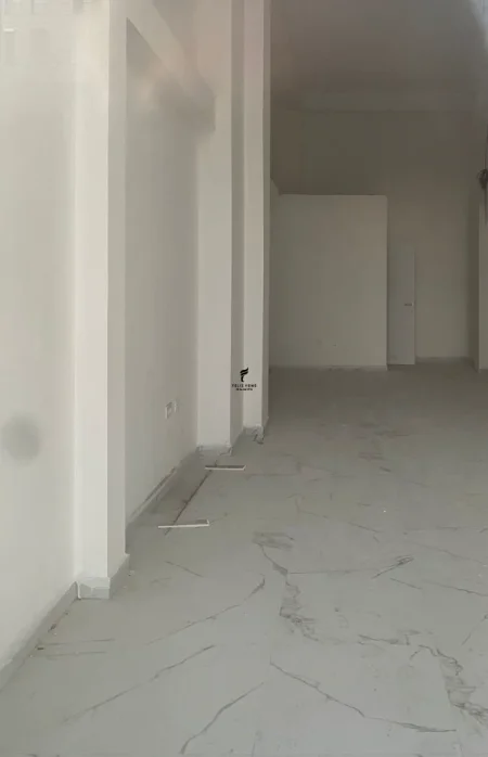 Tirane, jepet me qera dyqan Kati 0, 50 m² 1.500 € (LAPRAKE)