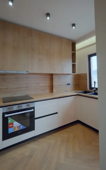 Tirane, shes apartament 2+1 Kati 7, 101 m² 261.000 € (Pallati me shigjeta)