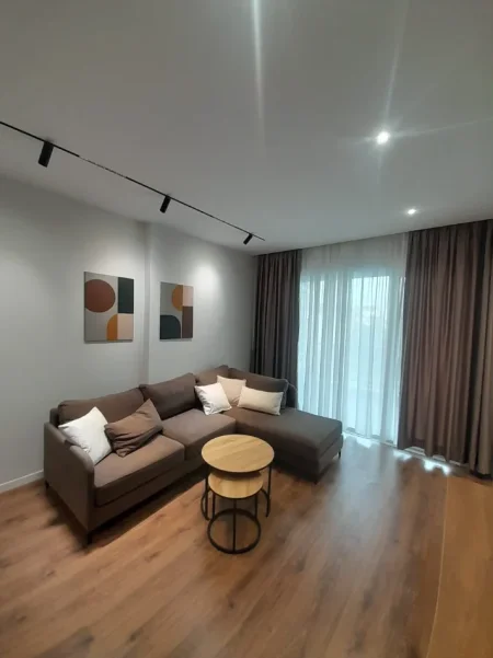 Tirane, jepet me qera apartament 1+1 Kati 2, 63 m² 55.000 Lekë te Reja,(Kompleksi AURA, Rruga Dritan Hoxha, Zogu Zi- Laprakë, Tiranë)