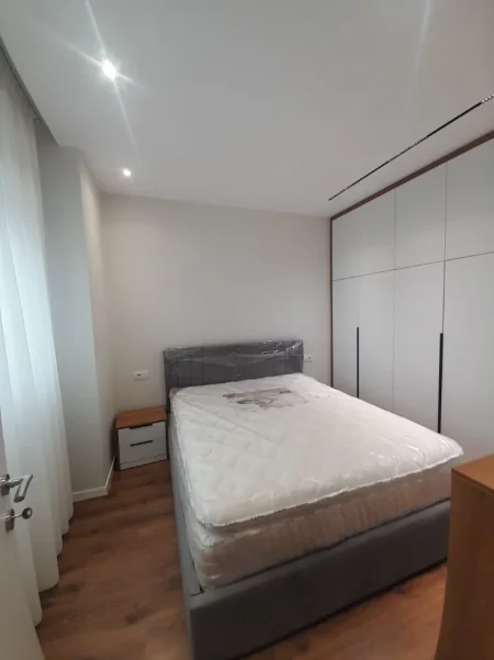 Tirane, jepet me qera apartament 1+1 Kati 2, 63 m² 55.000 Lekë te Reja,(Kompleksi AURA, Rruga Dritan Hoxha, Zogu Zi- Laprakë, Tiranë)