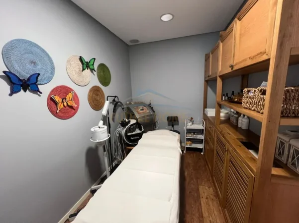 Tirane, jepet me qera ambjent biznesi Kati 1, 98 m² 1.500 € (don bosko)