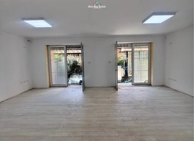 Tirane, jepet me qera dyqan Kati 0, 100 m² 1.250 € (21 Dhjetori)