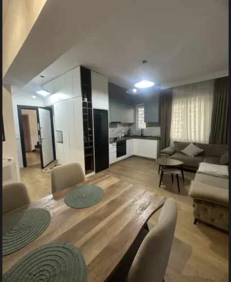 Tirane, jepet me qera apartament 2+1 Kati 2, 90 m² 1.000 € (PAZARI I RI)