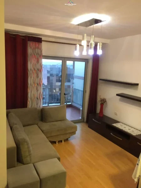 Tirane, jepet me qera apartament 1+1+Ballkon Kati 6, 55 m² 520 € (XHAMLLIKU)
