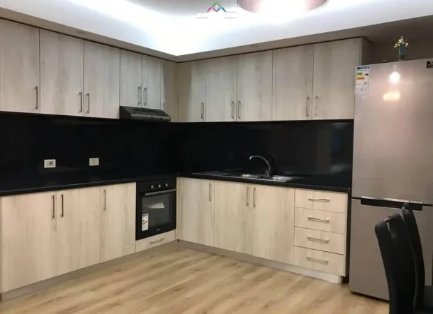 Tirane, jepet me qera apartament 1+1 Kati 2, 73 m² 720 € (Rruga Him Kolli)