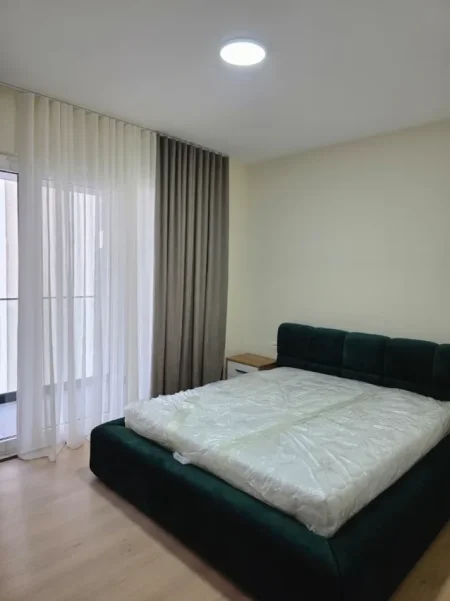 Tirane, jepet me qera apartament 2+1 Kati 3, 100 m² 630 € (astir)