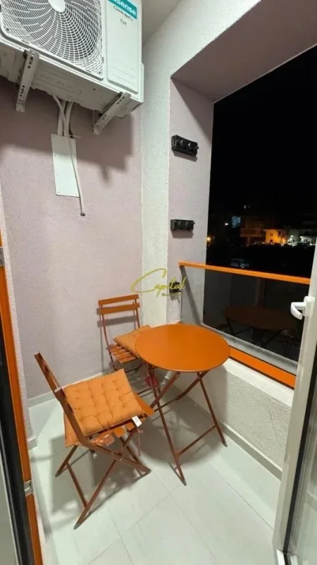 Tirane, jepet me qera apartament 1+1 Kati 8, 50 m² 530 € (ALI DEMI)