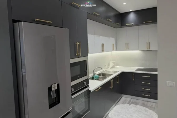 Tirane, jepet me qera apartament 2+1 Kati 4, 100 m² 680 € (Xhanfize Keko)