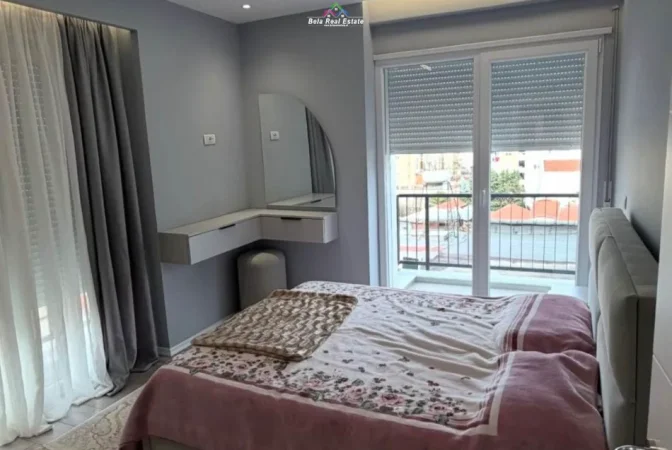 Tirane, jepet me qera apartament 2+1 Kati 4, 100 m² 680 € (Xhanfize Keko)