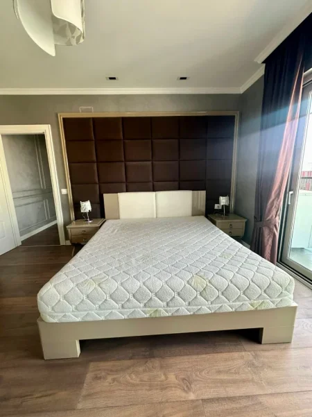 Tirane, jepet me qera apartament 2+1 , 148 m² 2.000 € (Ambassador 3)